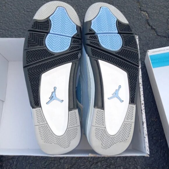 Air Jordan 4 Retro, University Blue - Picture 2 of 4